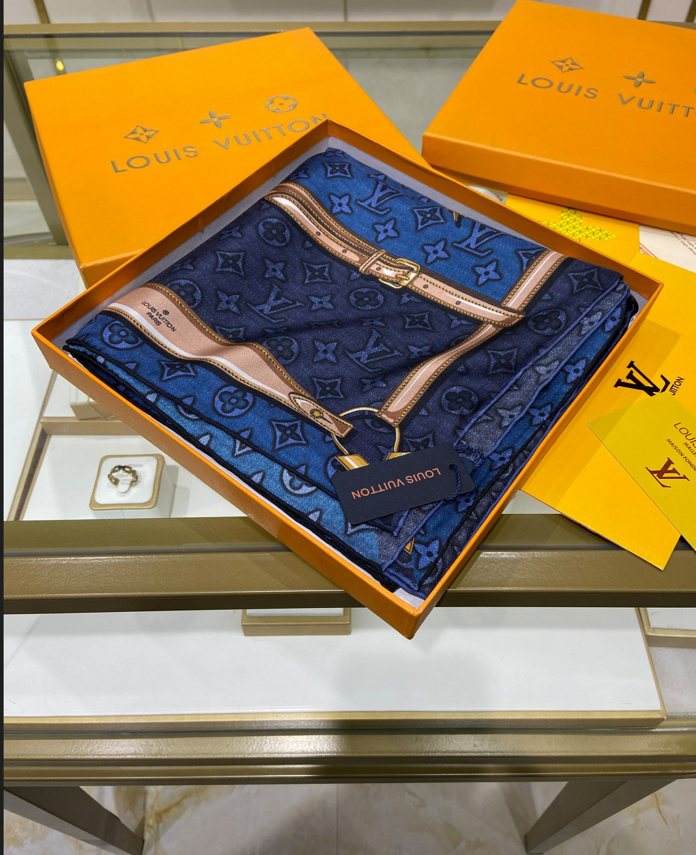 Versatility Redefined: Fashion-Forward Silk Scarf for Every Outfit in Your Closet