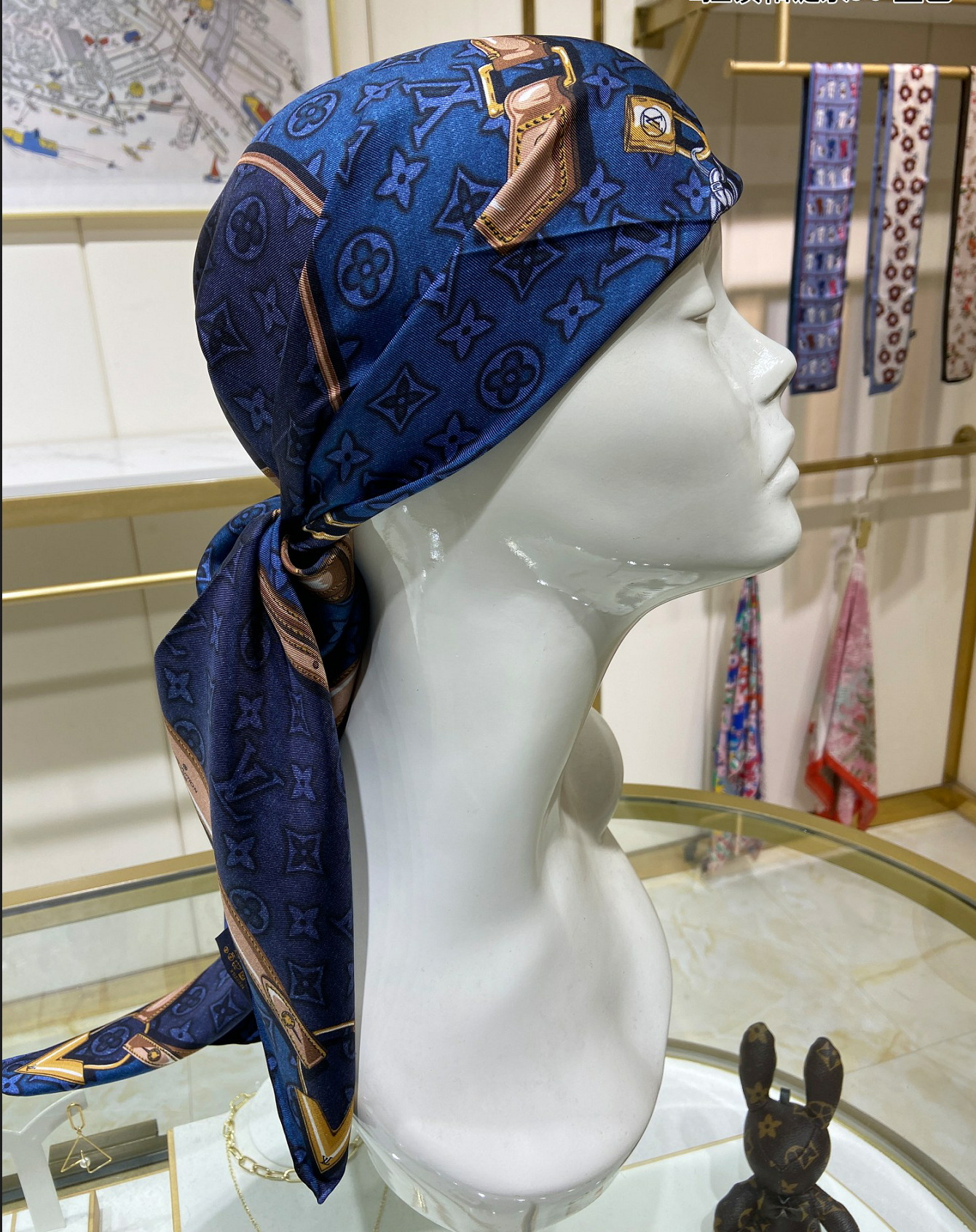 Versatility Redefined: Fashion-Forward Silk Scarf for Every Outfit in Your Closet