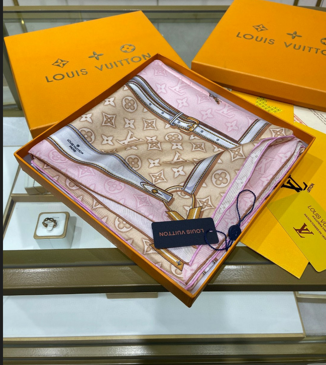 Versatility Redefined: Fashion-Forward Silk Scarf for Every Outfit in Your Closet