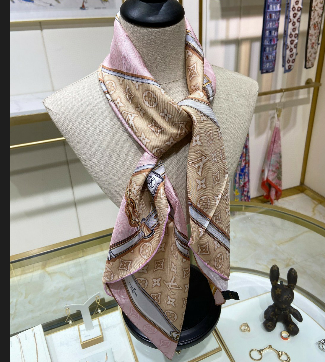 Versatility Redefined: Fashion-Forward Silk Scarf for Every Outfit in Your Closet