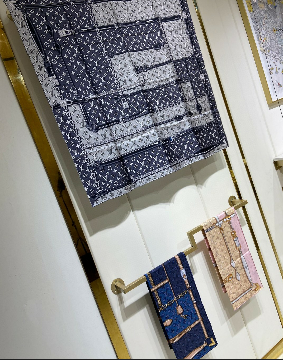 Versatility Redefined: Fashion-Forward Silk Scarf for Every Outfit in Your Closet
