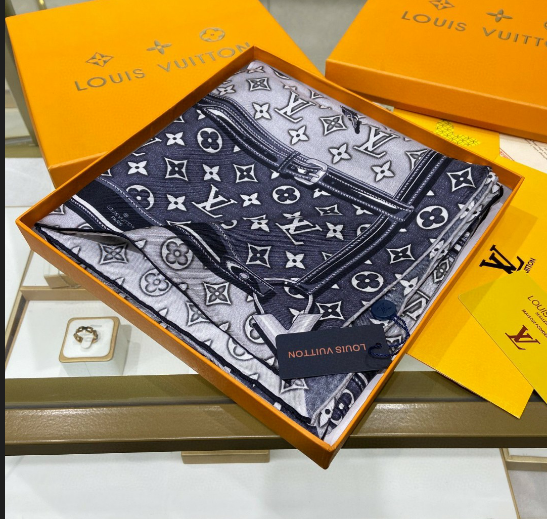 Versatility Redefined: Fashion-Forward Silk Scarf for Every Outfit in Your Closet