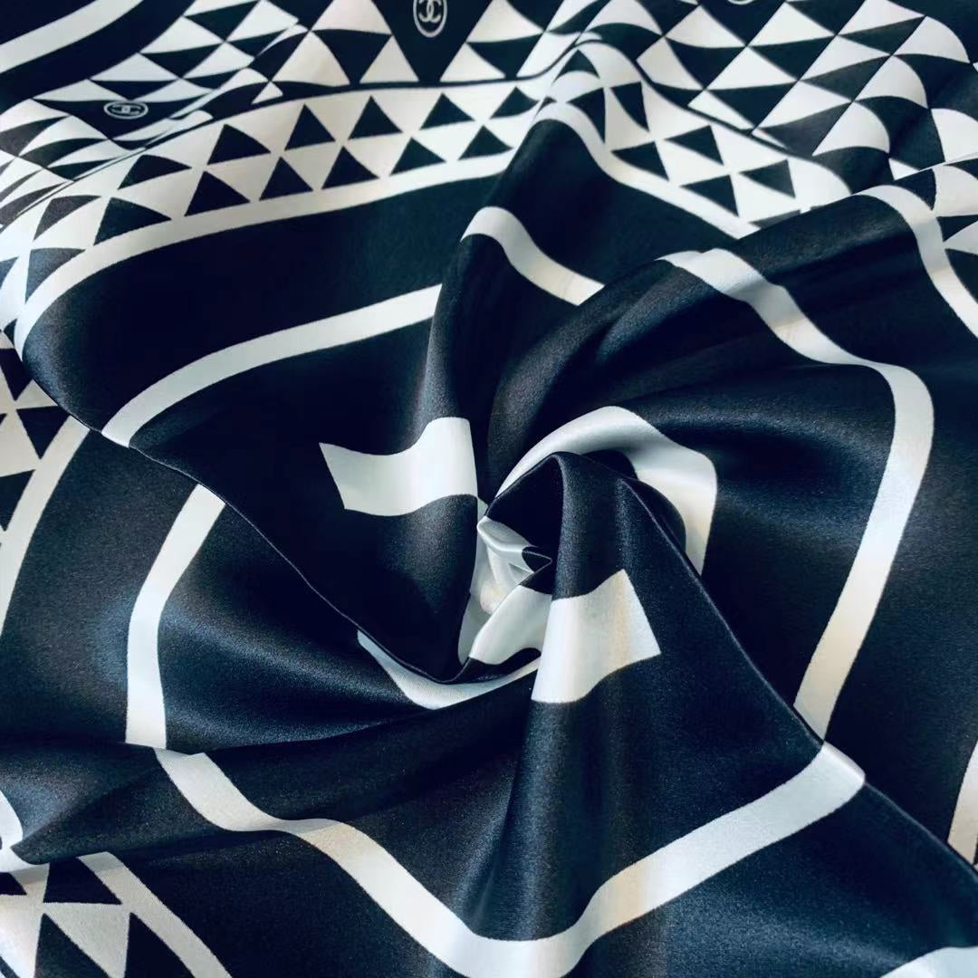 Fashion Essential: Multi-Style Silk Scarf for Anyone Who Loves Versatile Style