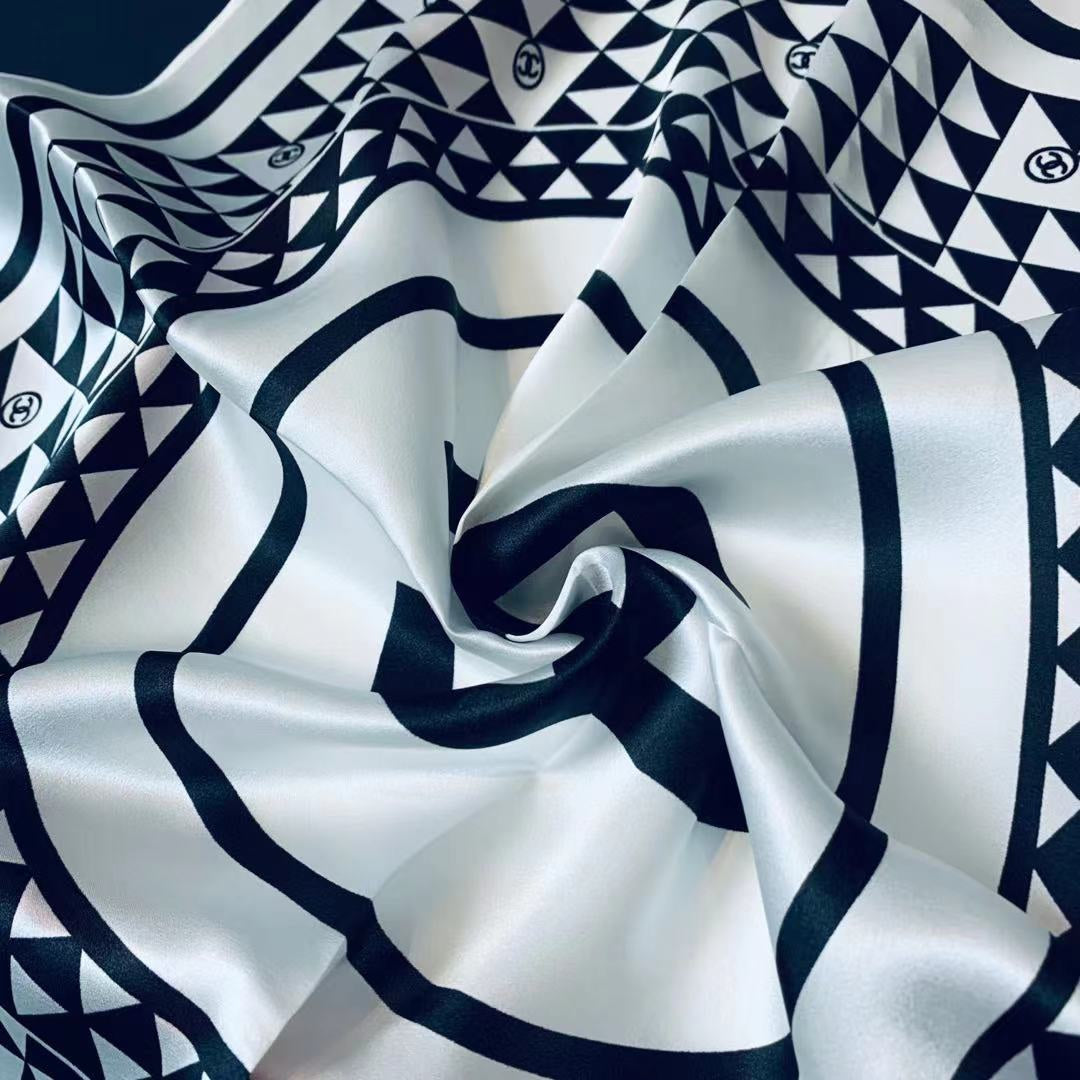 Fashion Essential: Multi-Style Silk Scarf for Anyone Who Loves Versatile Style