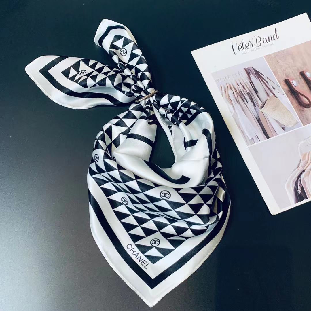 Fashion Essential: Multi-Style Silk Scarf for Anyone Who Loves Versatile Style
