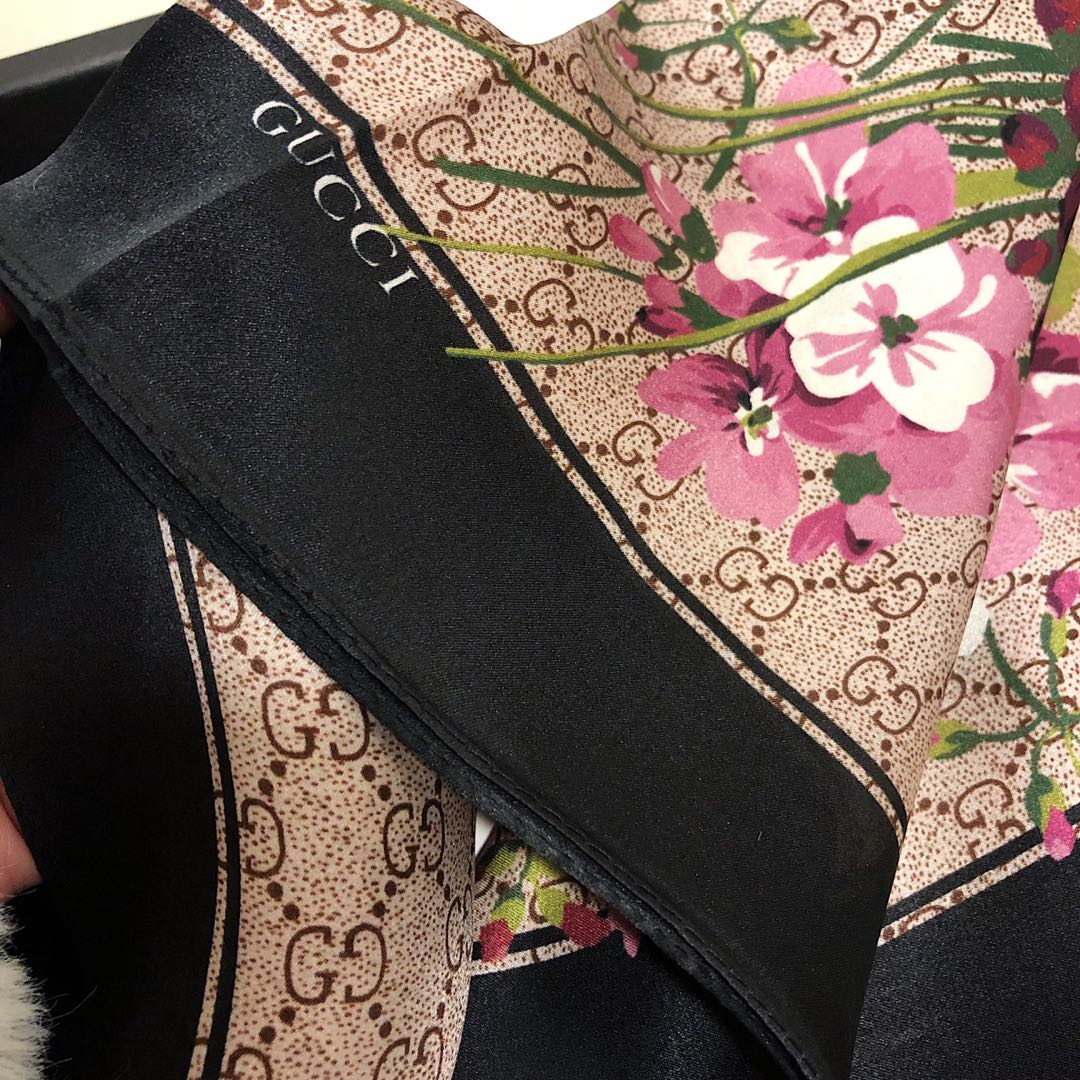 On-Trend & Adaptable: High-Quality Silk Scarf to Elevate Casual & Formal Looks