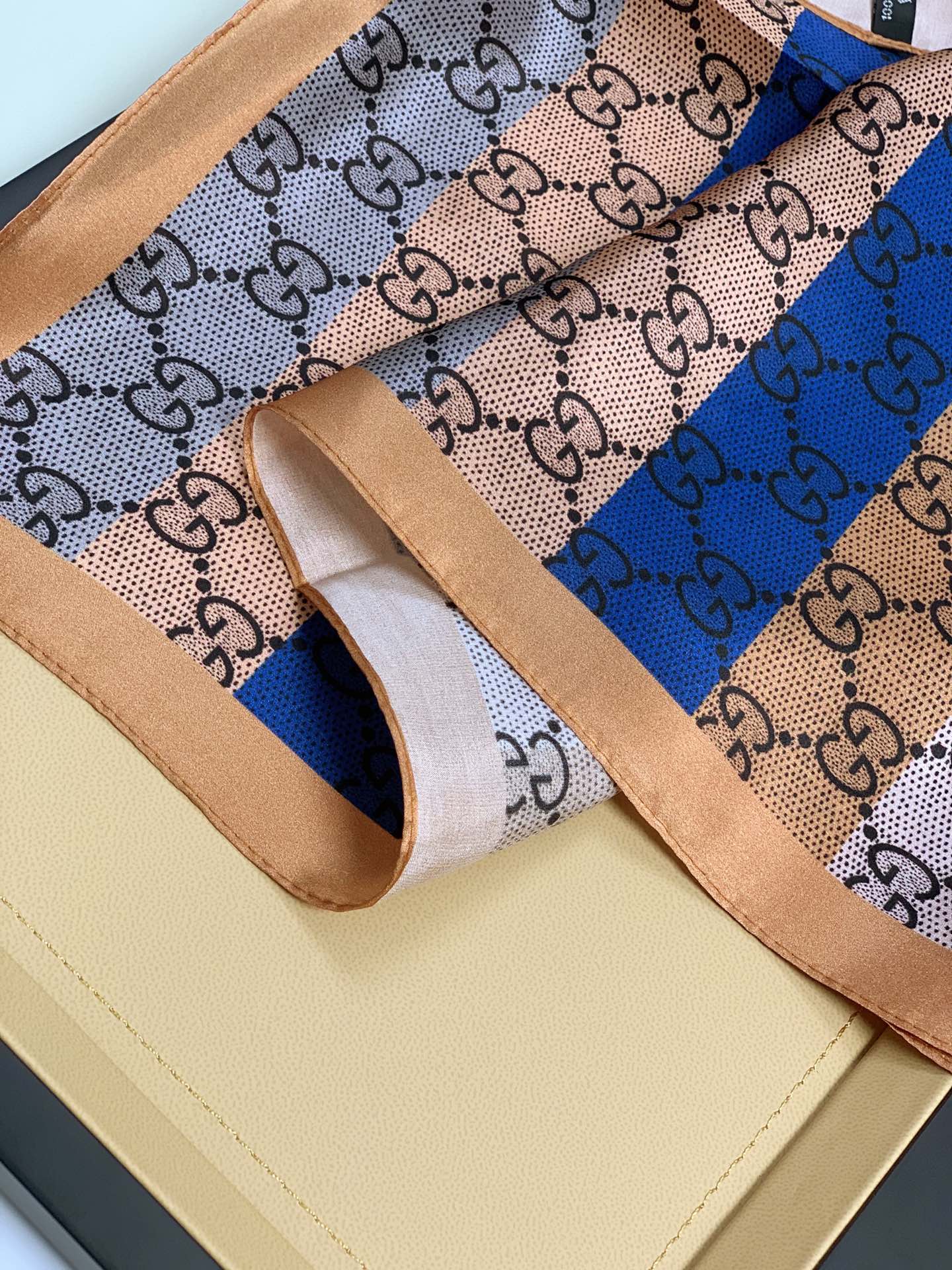 Blend Comfort & Style: Lightweight Silk Scarves That Go With