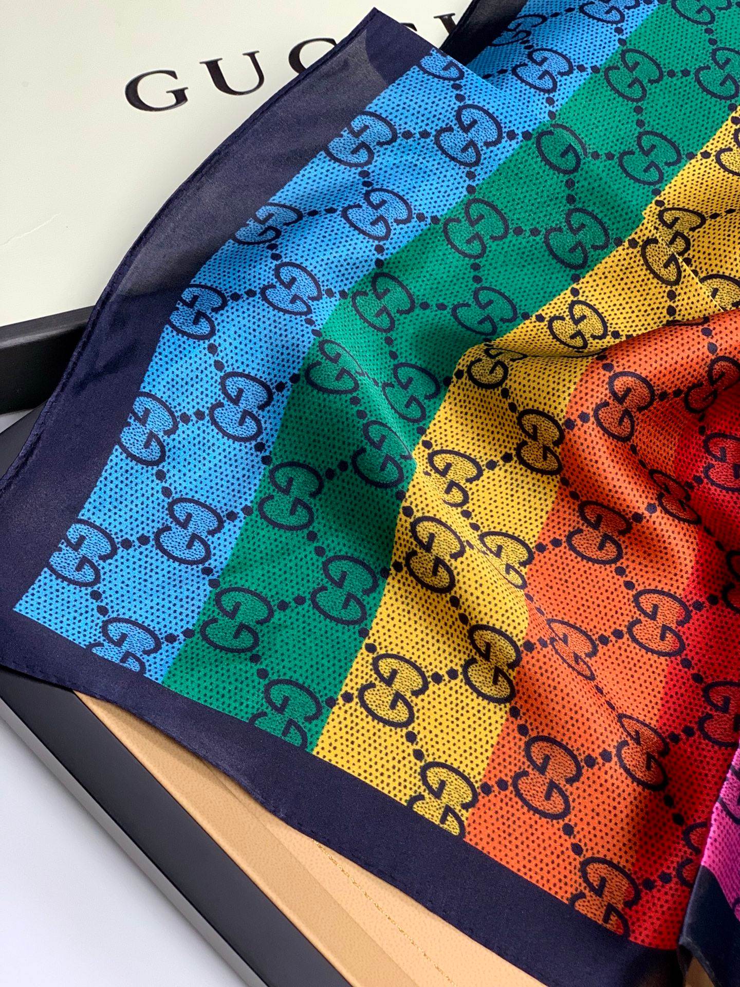 Blend Comfort & Style: Lightweight Silk Scarves That Go With
