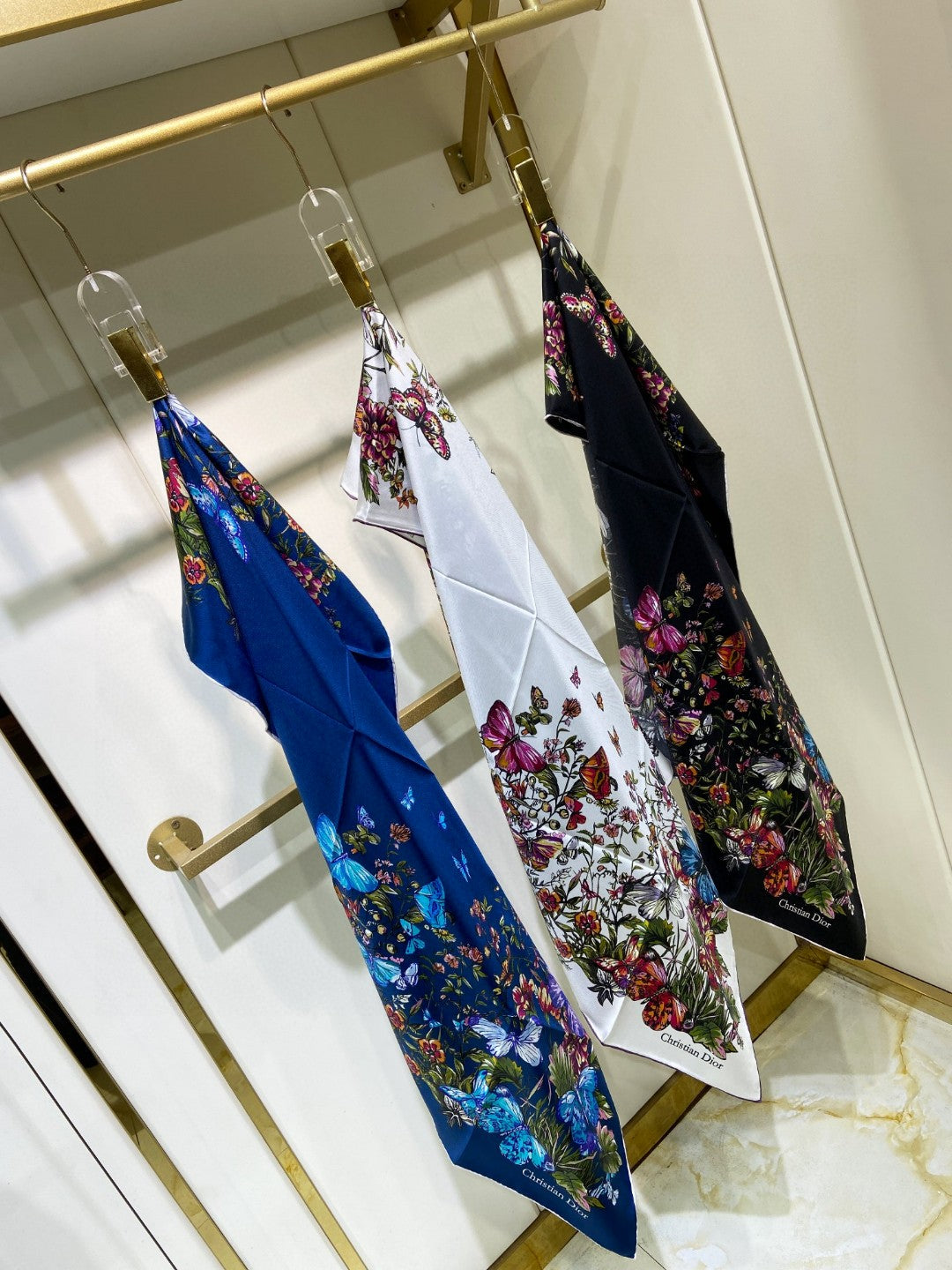 Fashionable Silk Scarf: Versatile Style That Transitions From Day to Night