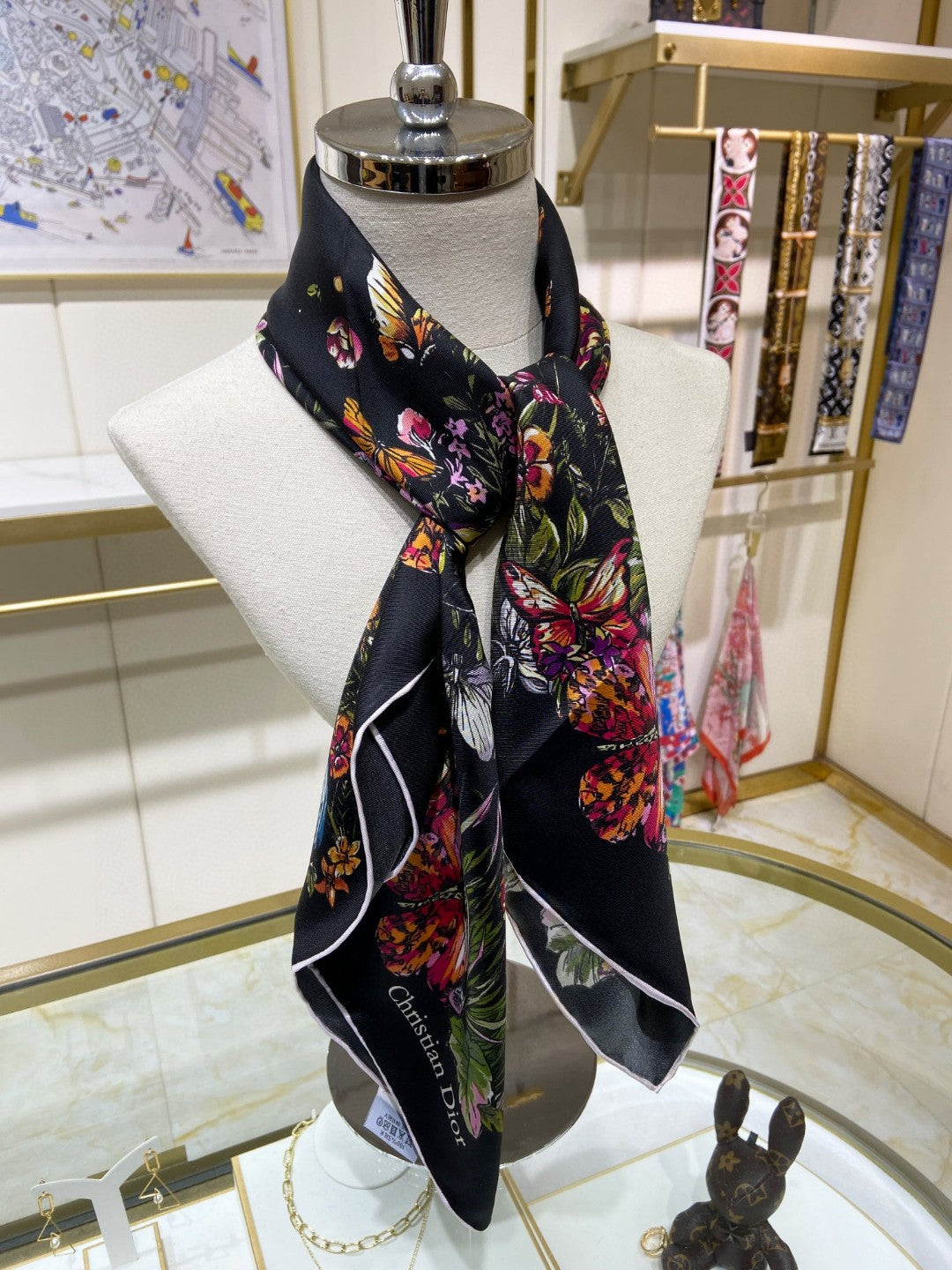 Fashionable Silk Scarf: Versatile Style That Transitions From Day to Night