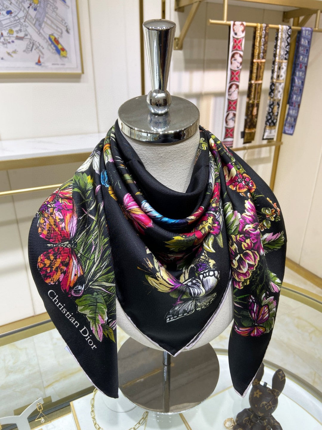 Fashionable Silk Scarf: Versatile Style That Transitions From Day to Night