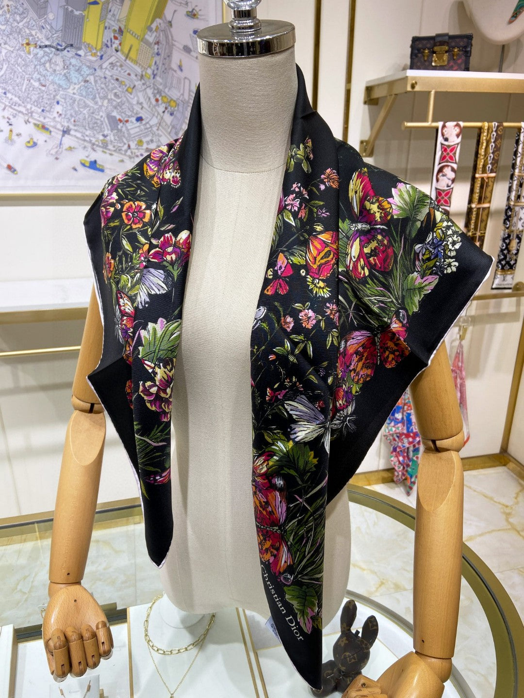 Fashionable Silk Scarf: Versatile Style That Transitions From Day to Night