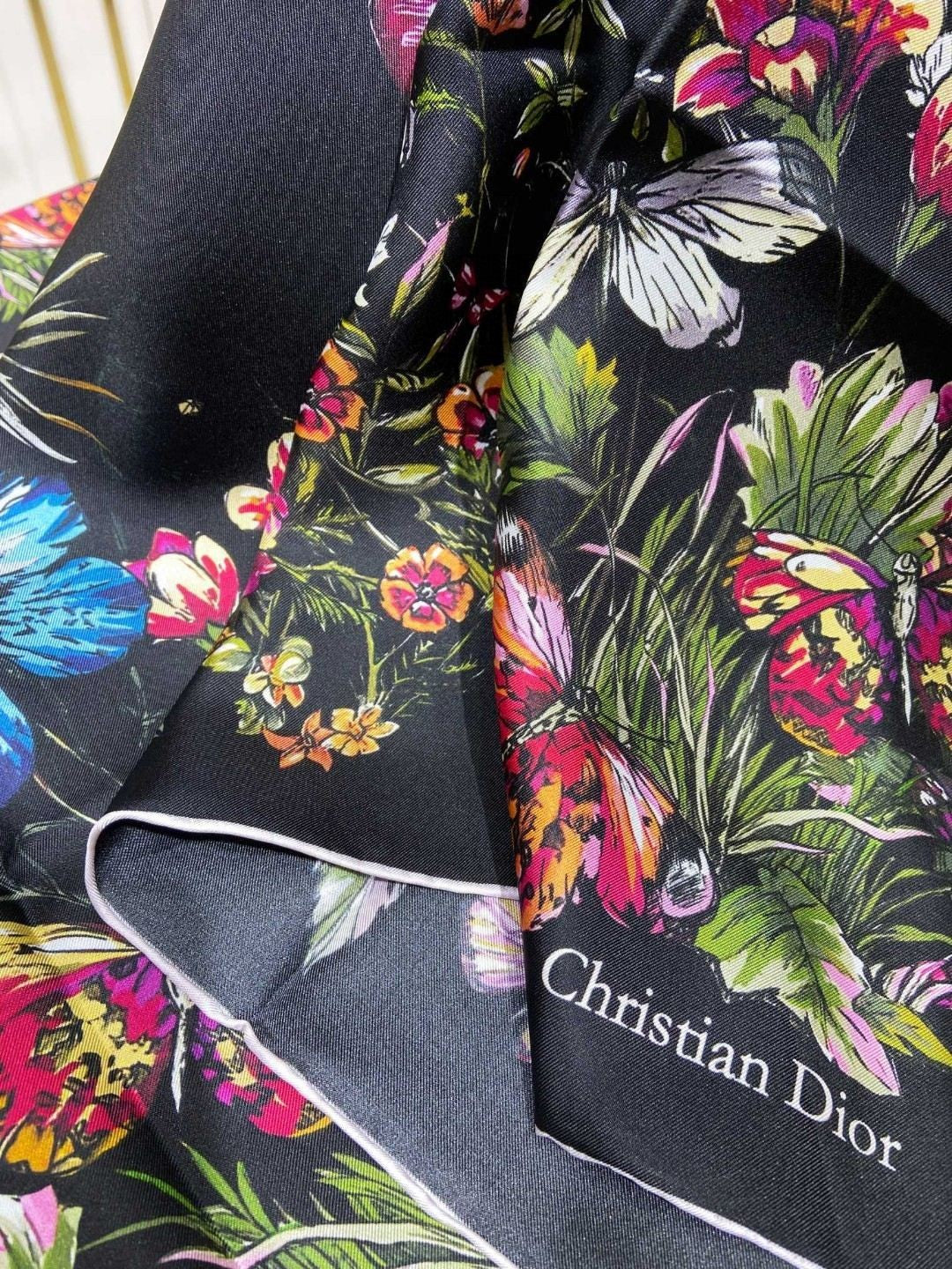 Fashionable Silk Scarf: Versatile Style That Transitions From Day to Night