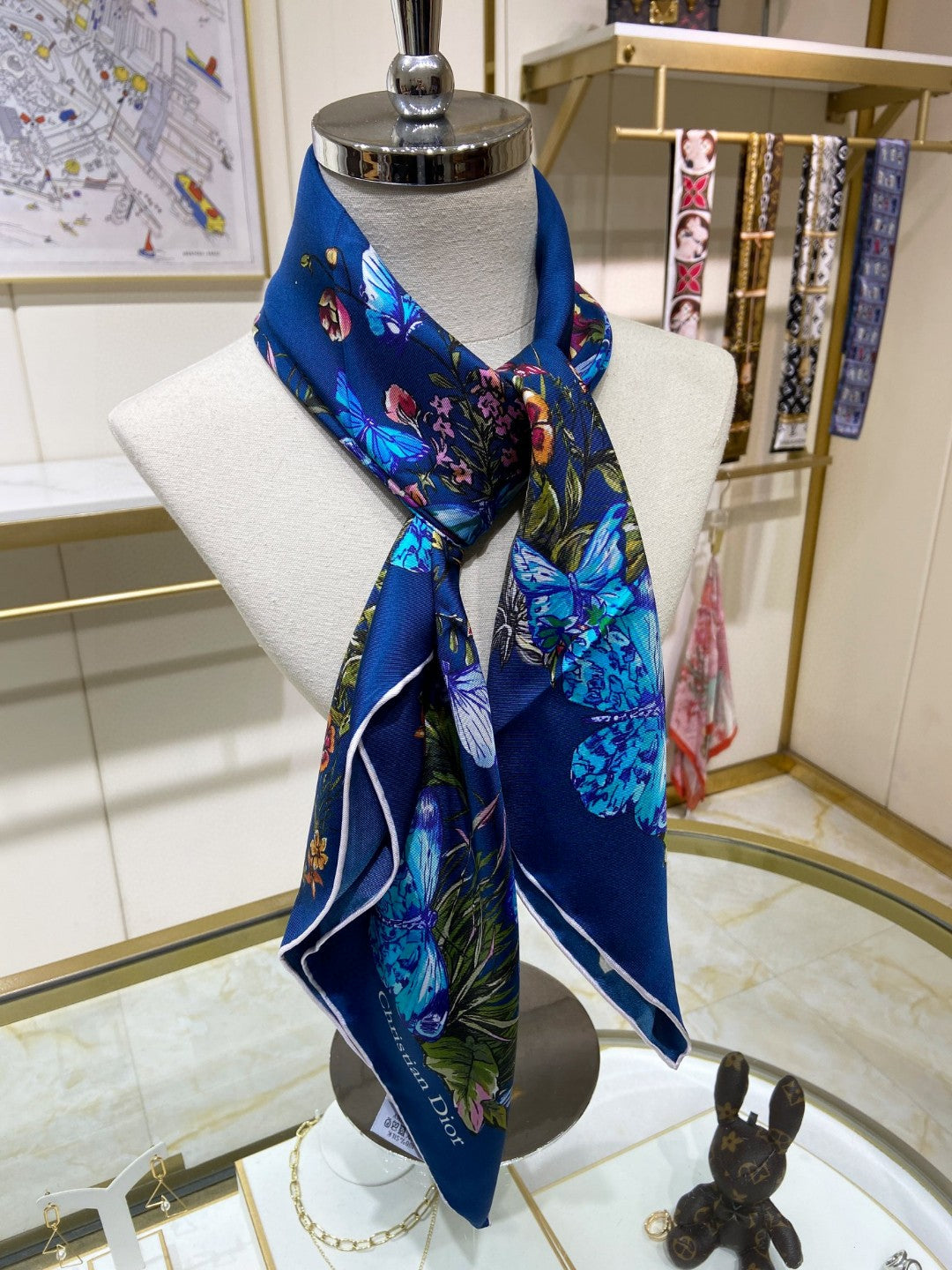 Fashionable Silk Scarf: Versatile Style That Transitions From Day to Night