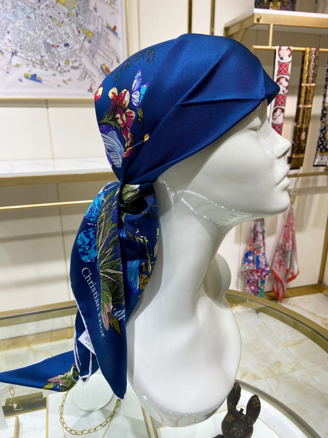 Fashionable Silk Scarf: Versatile Style That Transitions From Day to Night