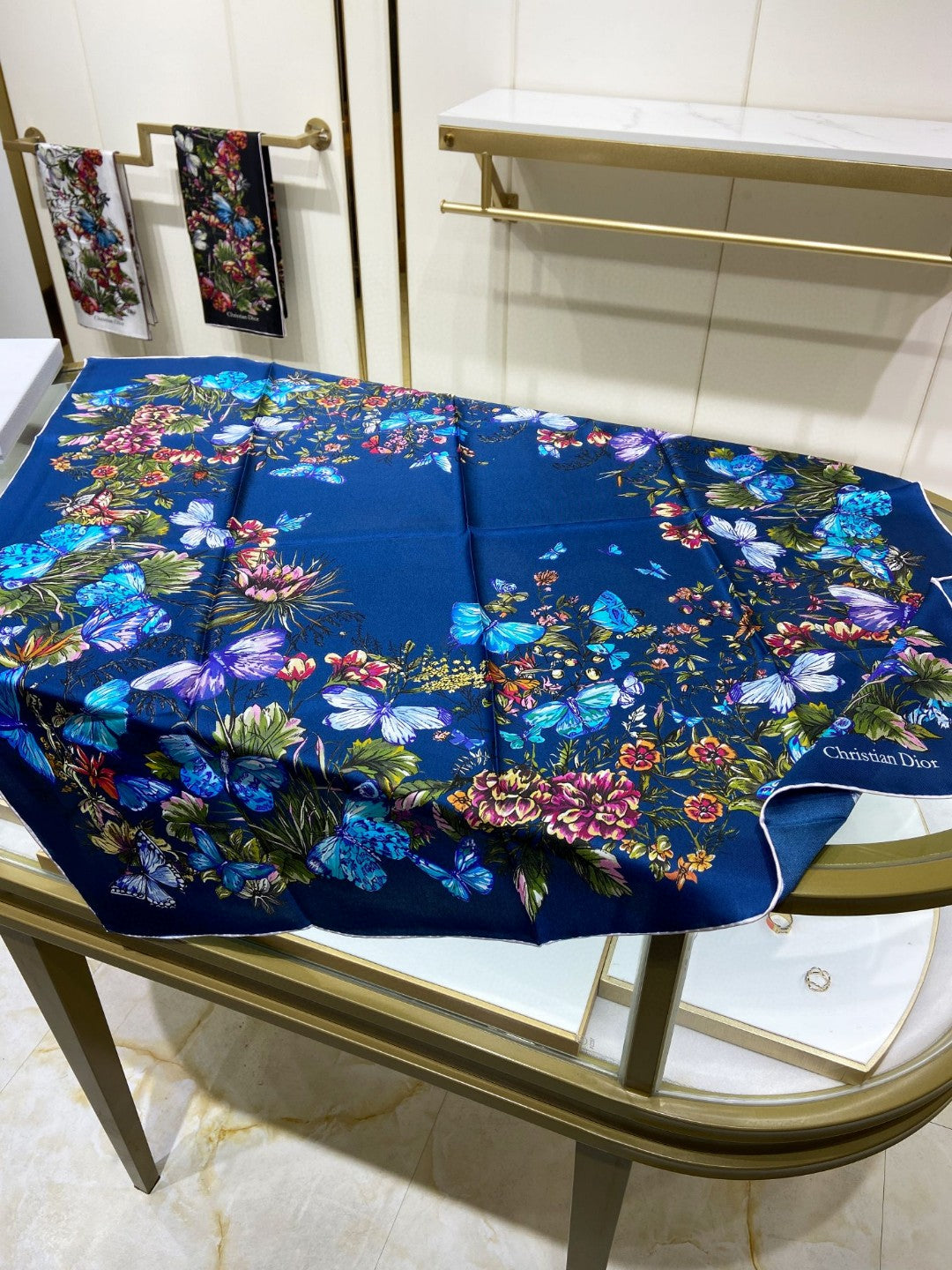 Fashionable Silk Scarf: Versatile Style That Transitions From Day to Night