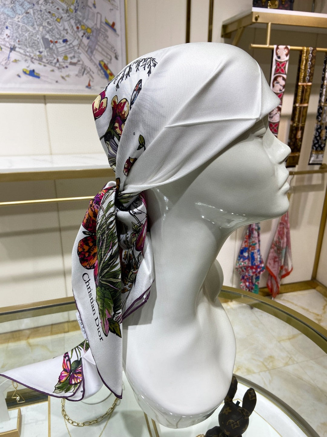 Fashionable Silk Scarf: Versatile Style That Transitions From Day to Night