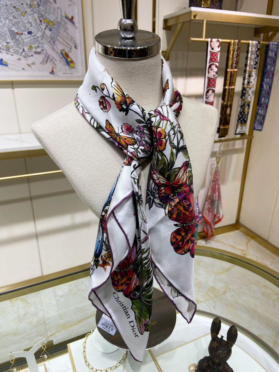Fashionable Silk Scarf: Versatile Style That Transitions From Day to Night