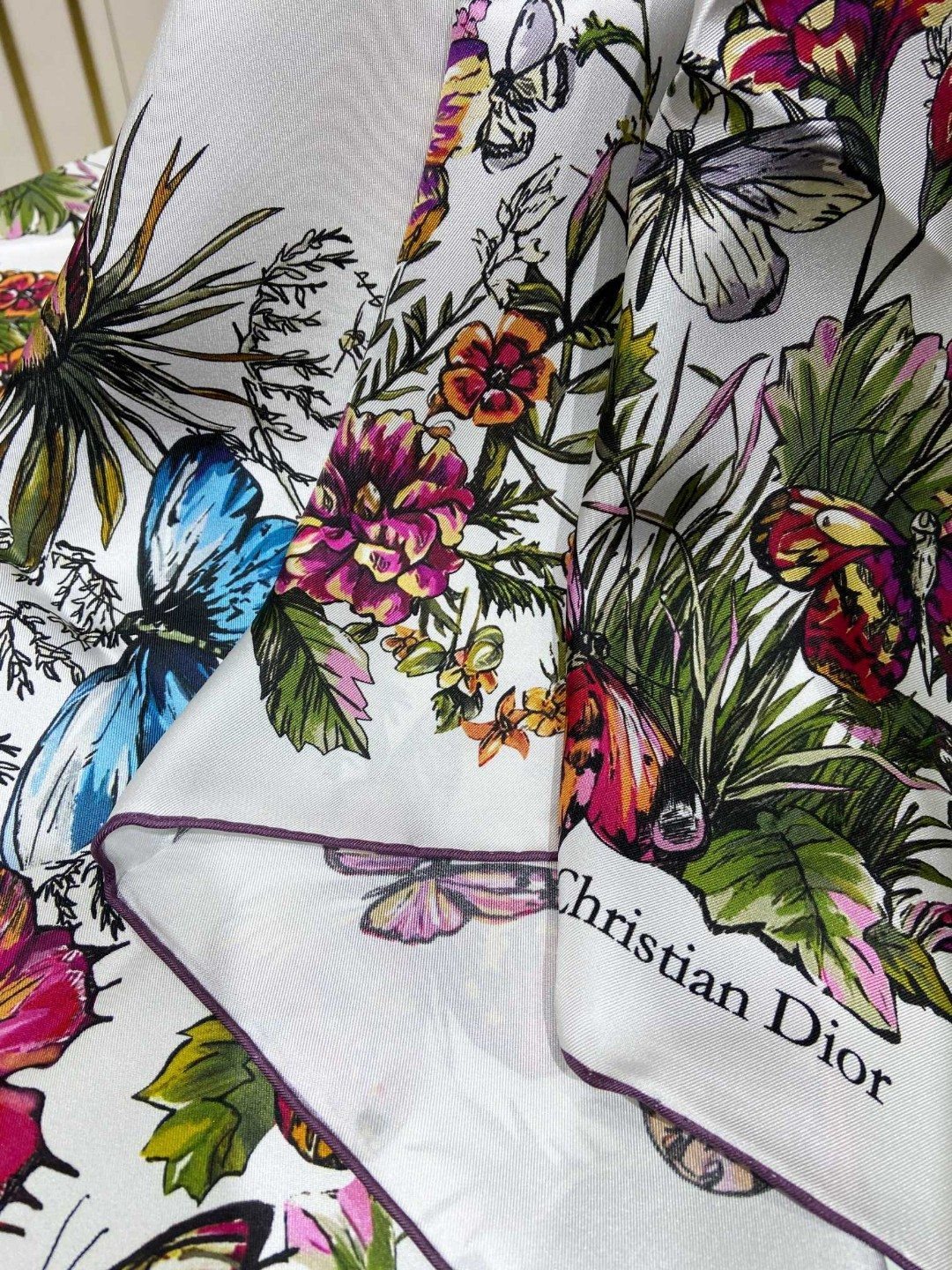 Fashionable Silk Scarf: Versatile Style That Transitions From Day to Night