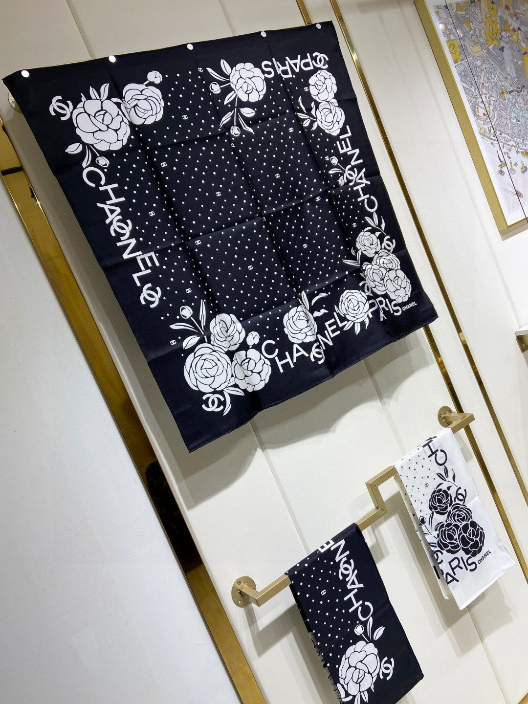 Trendy Silk Scarf: Multipurpose Design to Elevate Your Fashion Game