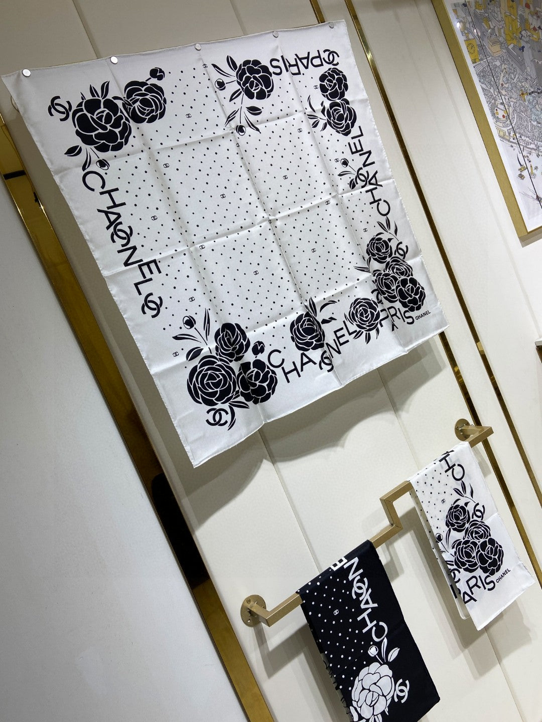 Trendy Silk Scarf: Multipurpose Design to Elevate Your Fashion Game