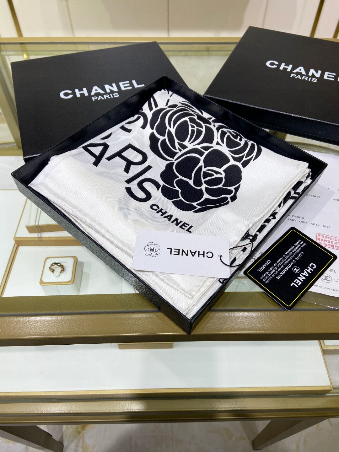 Trendy Silk Scarf: Multipurpose Design to Elevate Your Fashion Game