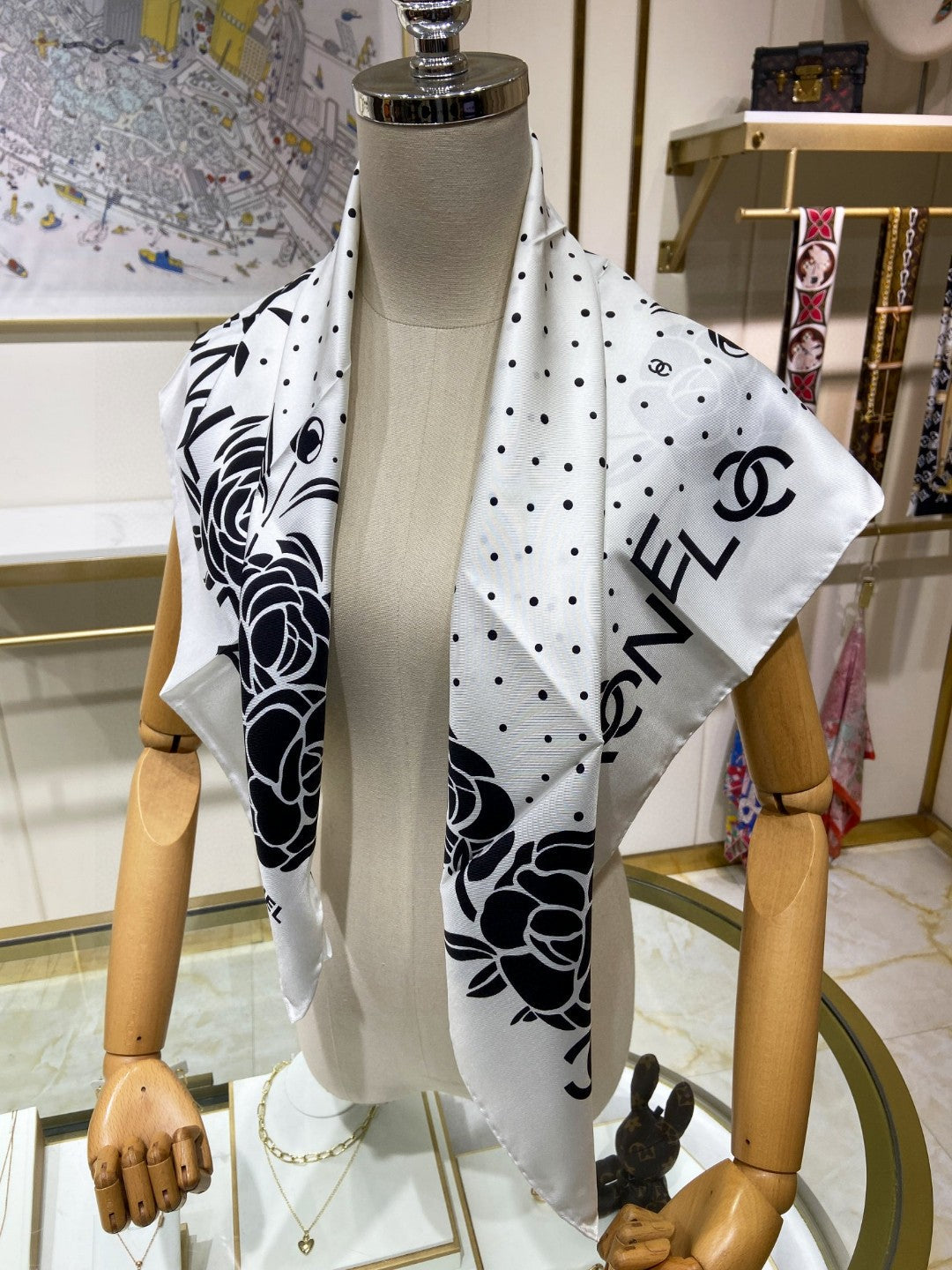 Trendy Silk Scarf: Multipurpose Design to Elevate Your Fashion Game