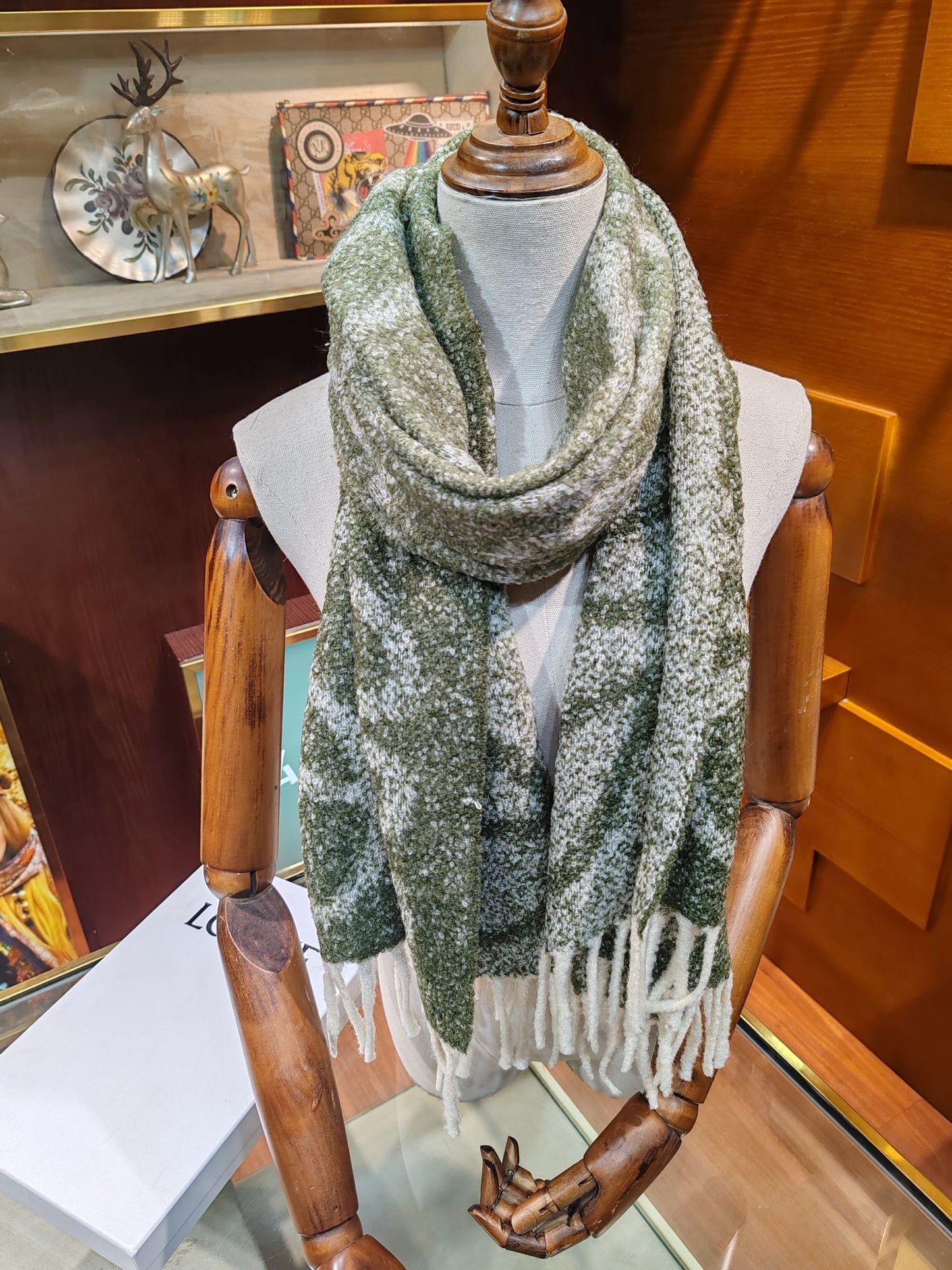 Oversized Cashmere Scarf – Extra Warmth with a Chic, Drapey Silhouette