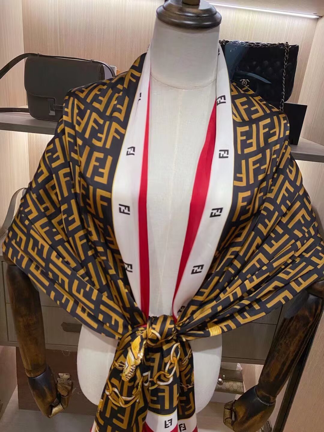 Trendy Versatile Silk Scarf (Oversized): Upgrade Your Wardrobe Instantly