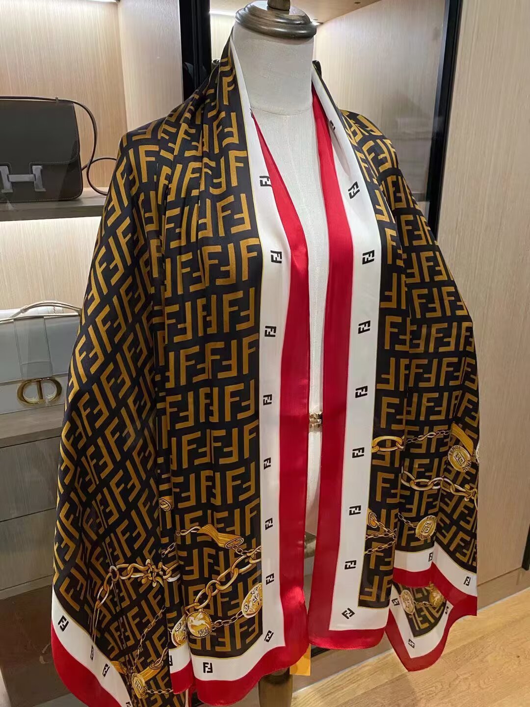 Trendy Versatile Silk Scarf (Oversized): Upgrade Your Wardrobe Instantly