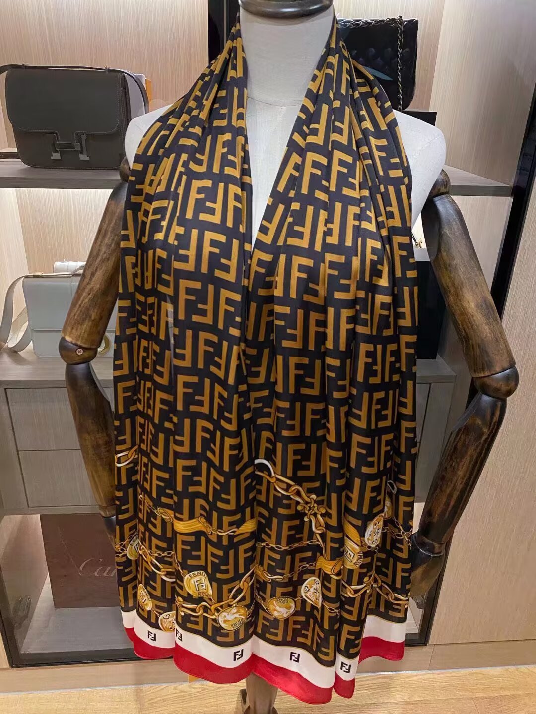 Trendy Versatile Silk Scarf (Oversized): Upgrade Your Wardrobe Instantly