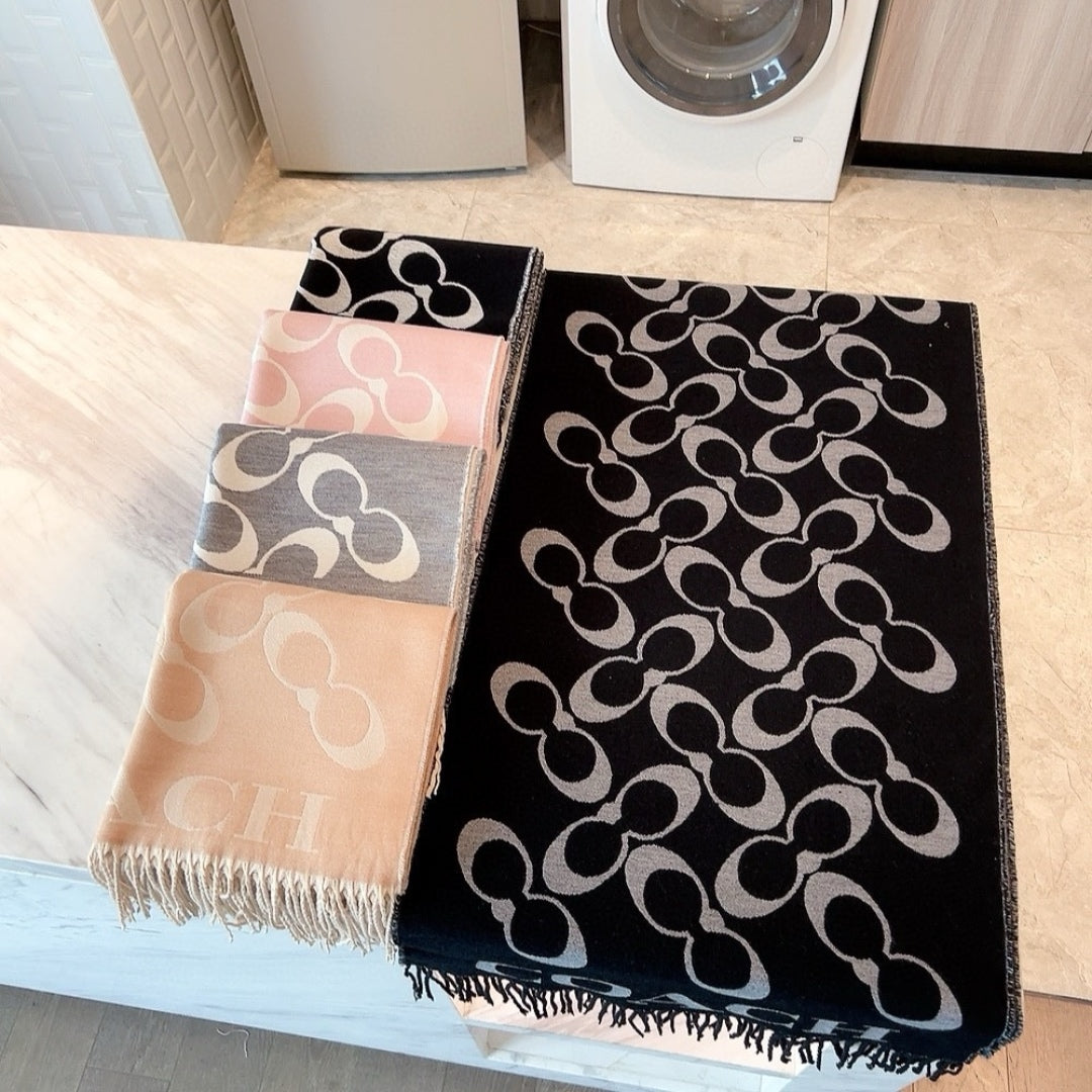 Warm Cashmere Scarf for Travel: Compact, Lightweight & Ideal for Cold Destinations