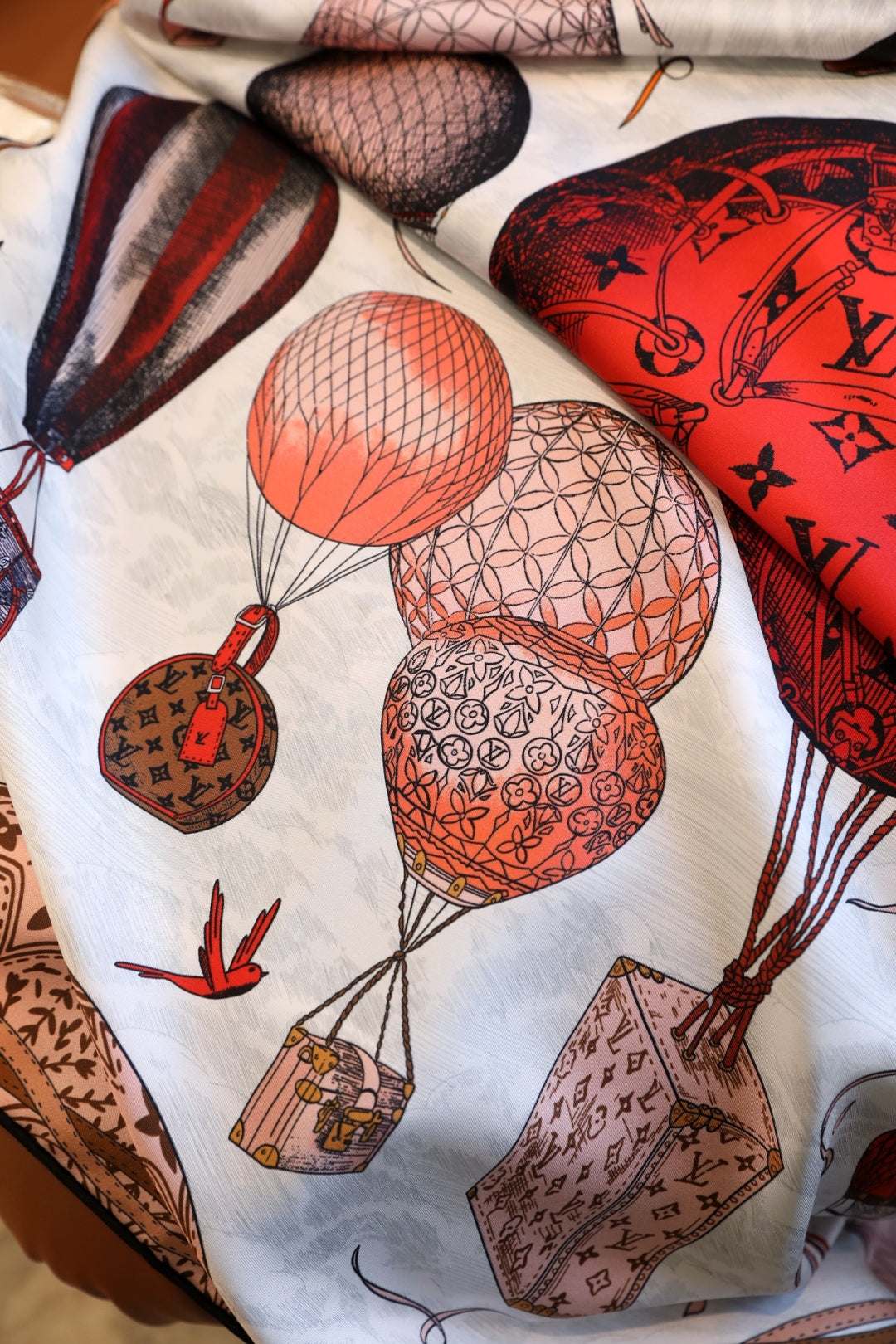 Chic Silk Scarf: Blend Versatility & Fashion for All-Season Style