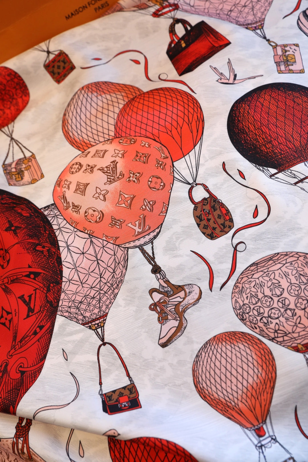 Chic Silk Scarf: Blend Versatility & Fashion for All-Season Style