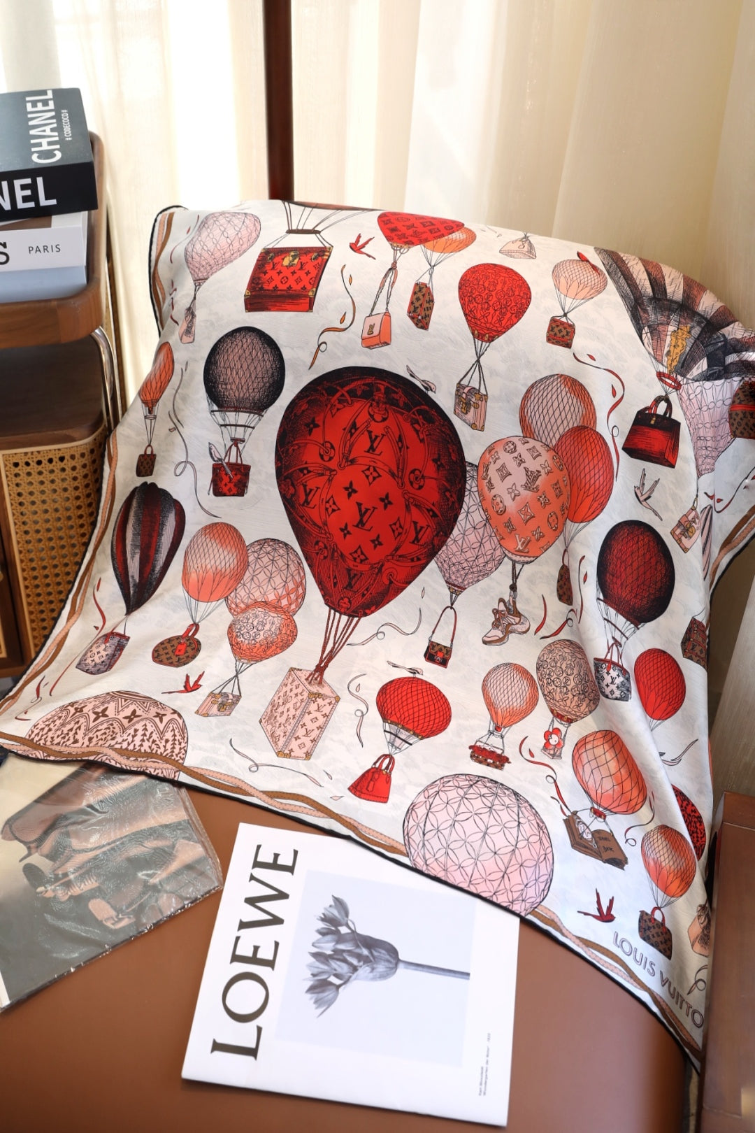 Chic Silk Scarf: Blend Versatility & Fashion for All-Season Style