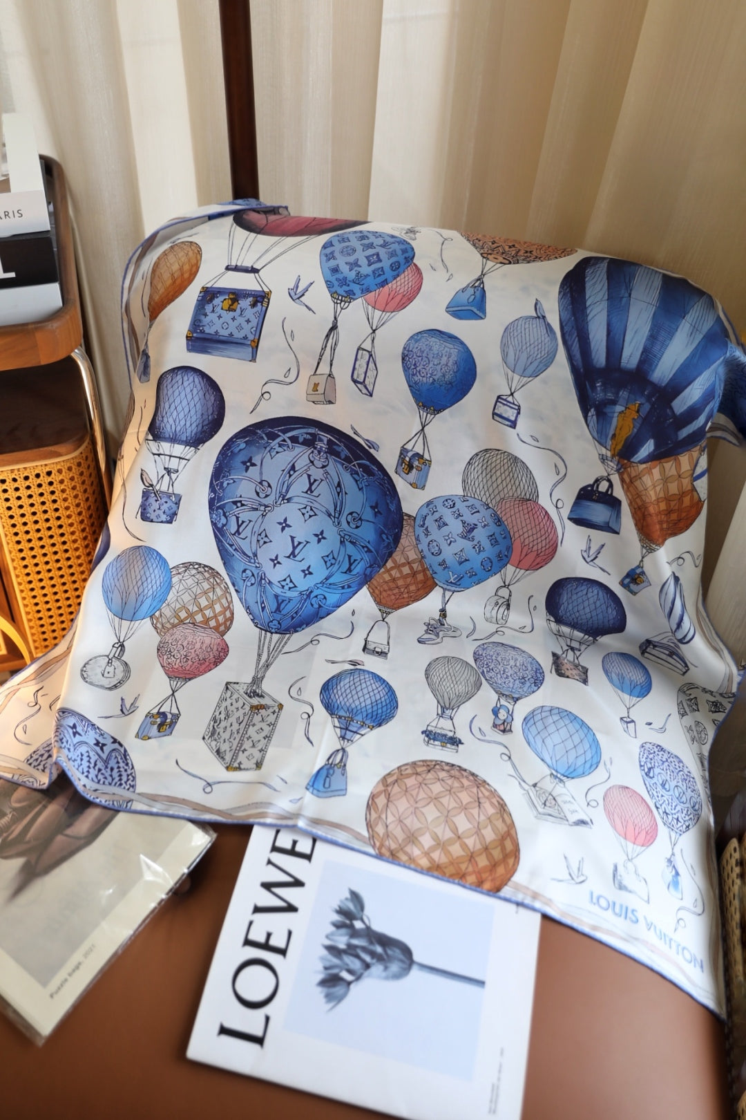 Chic Silk Scarf: Blend Versatility & Fashion for All-Season Style