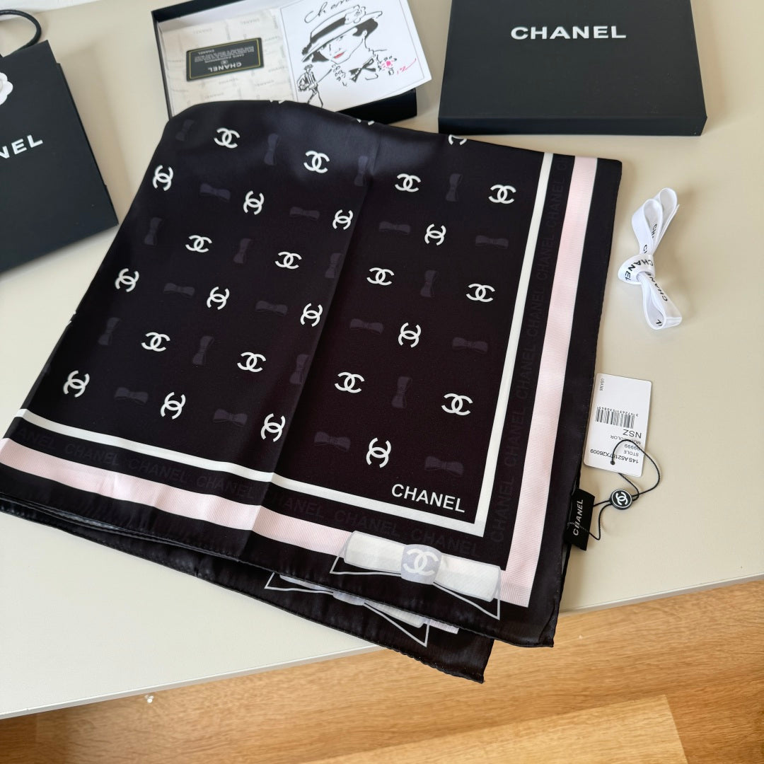 Versatile Silk Scarf: The Ultimate Accessory for Trendy Daily Outfits
