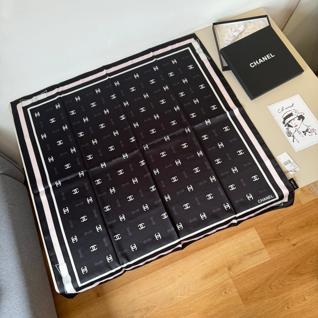 Versatile Silk Scarf: The Ultimate Accessory for Trendy Daily Outfits