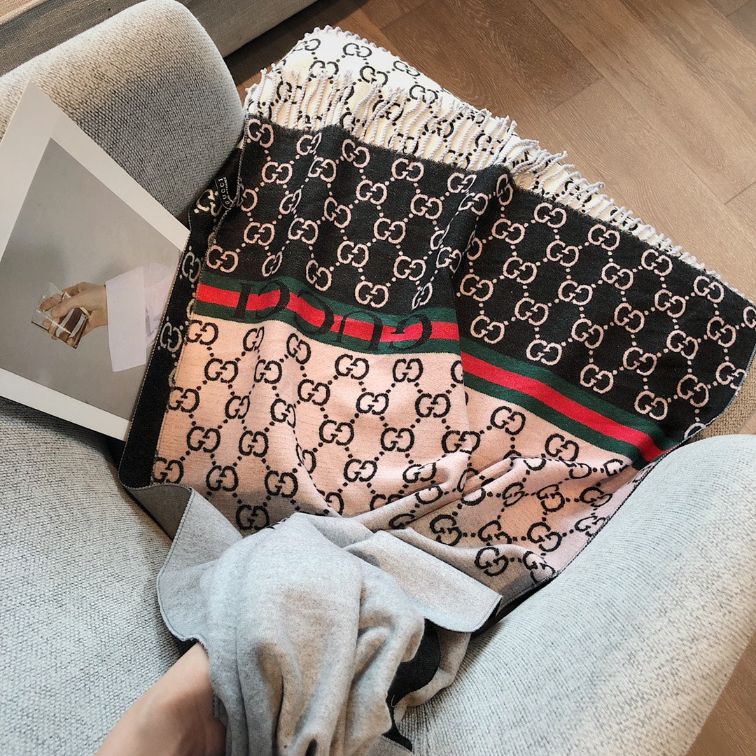 Handmade Cashmere Scarf: Artisanal Craftsmanship for Unmatched Softness