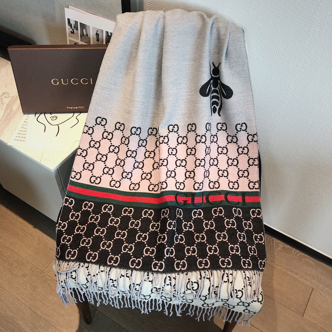 Handmade Cashmere Scarf: Artisanal Craftsmanship for Unmatched Softness