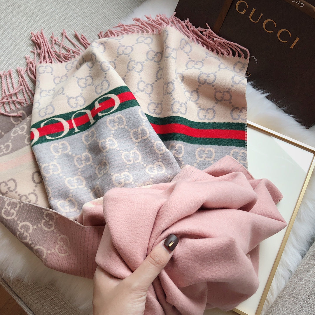 Handmade Cashmere Scarf: Artisanal Craftsmanship for Unmatched Softness