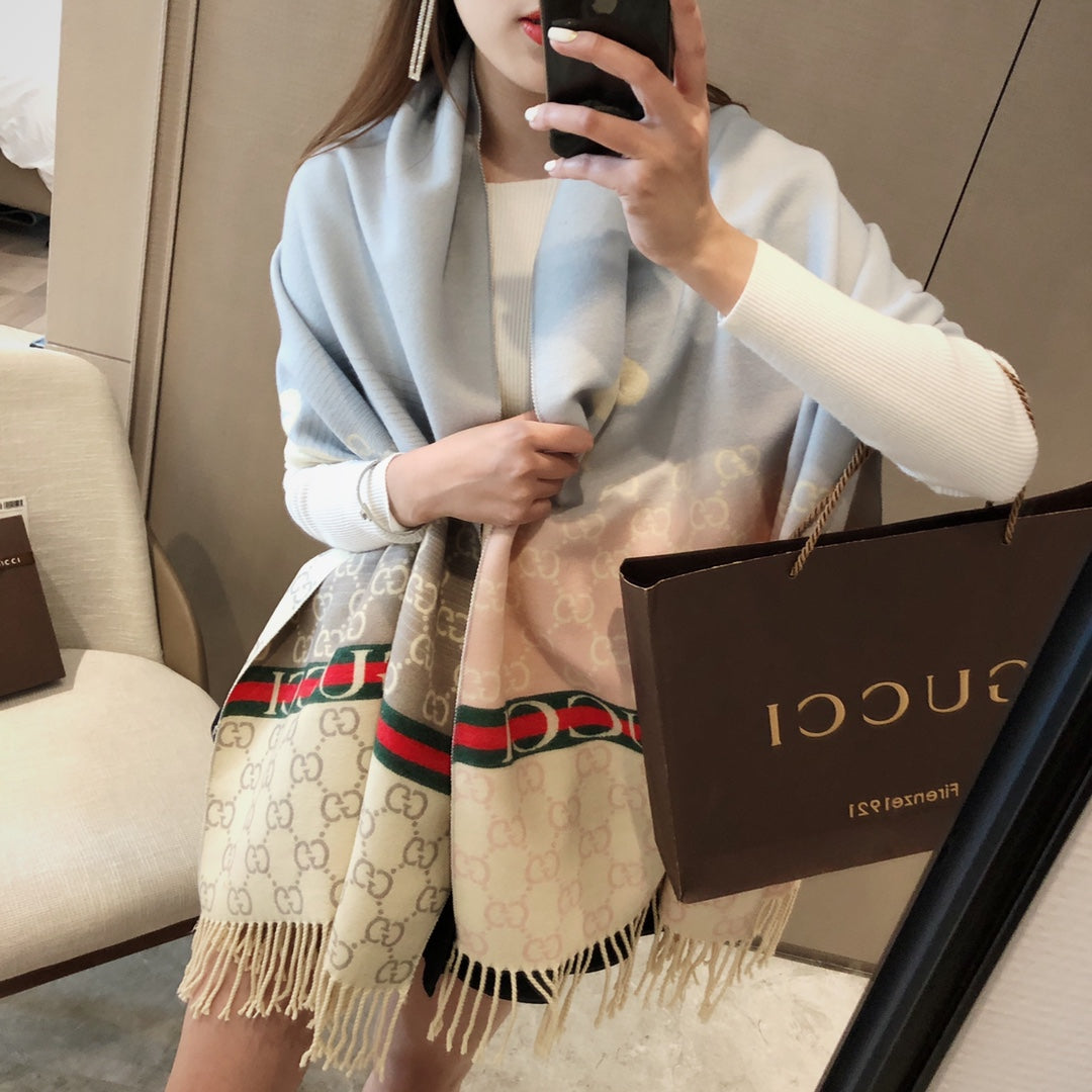 Handmade Cashmere Scarf: Artisanal Craftsmanship for Unmatched Softness