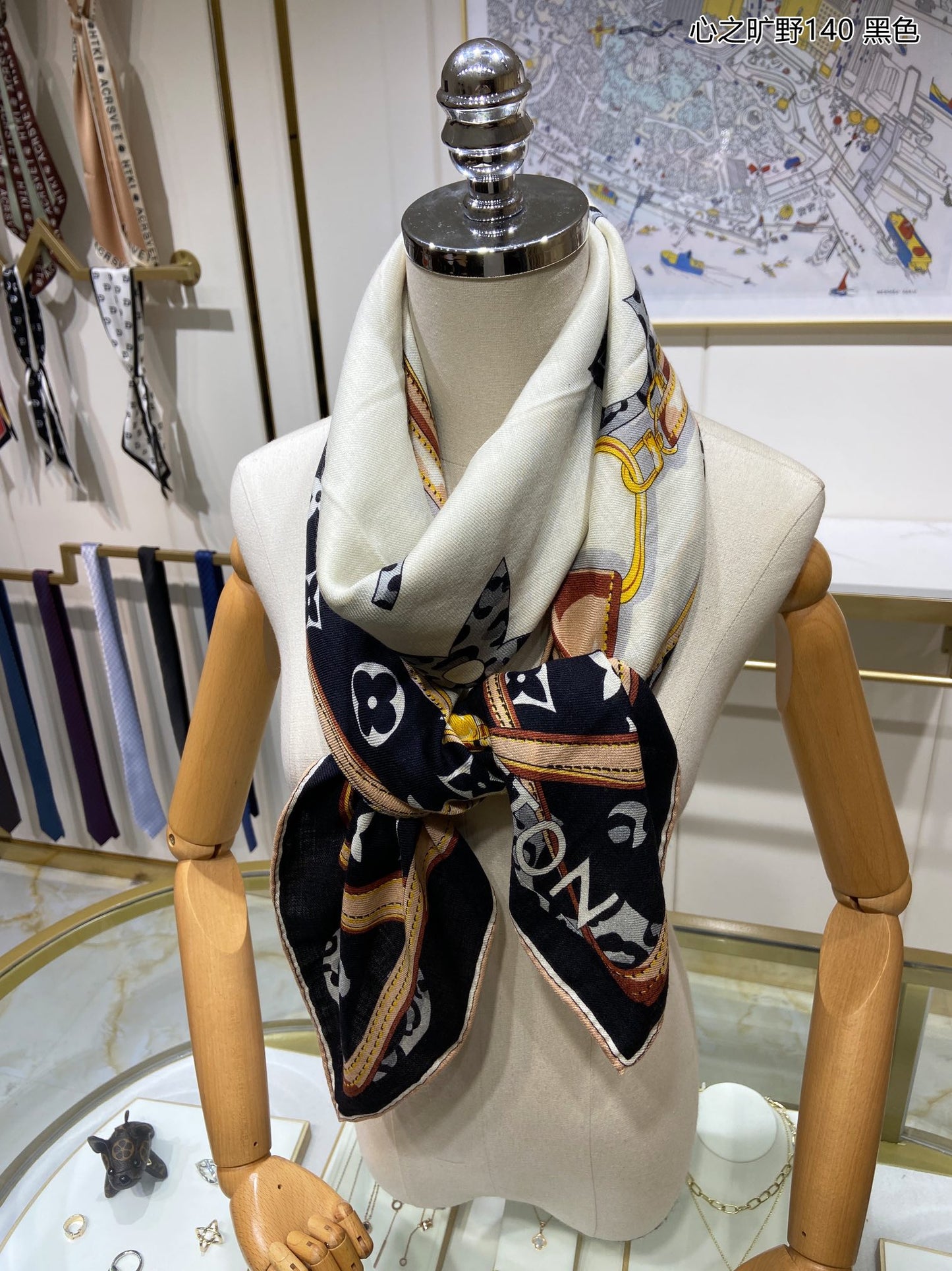 Elevate Any Look: Classic Print Silk Scarf – The Ultimate Versatile Accessory
