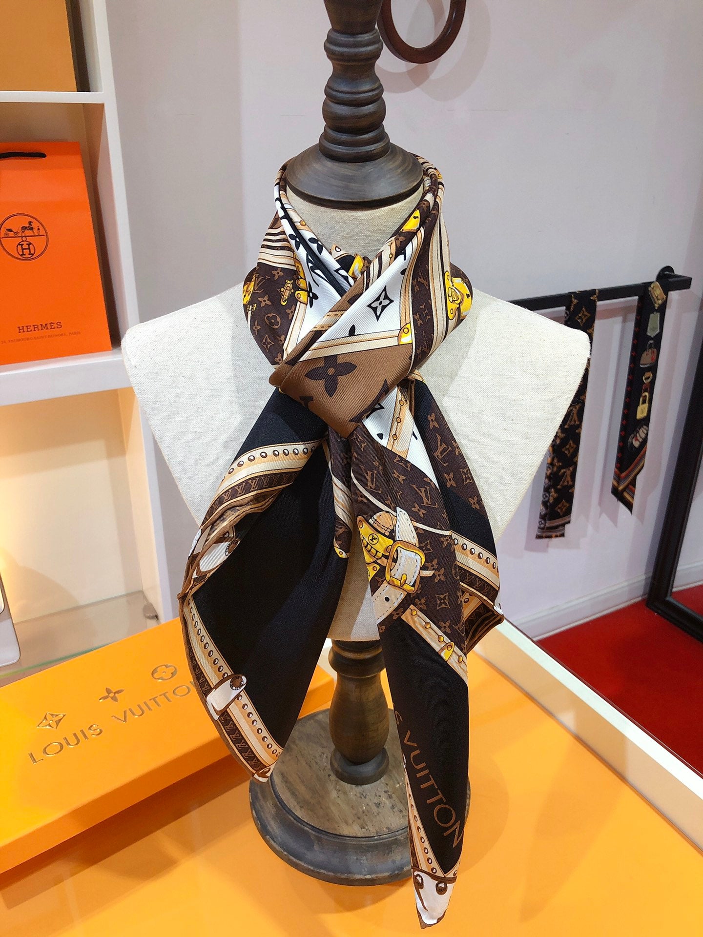 Modern Chic Meets Versatility: Soft Silk Scarf for Seasonless Fashion