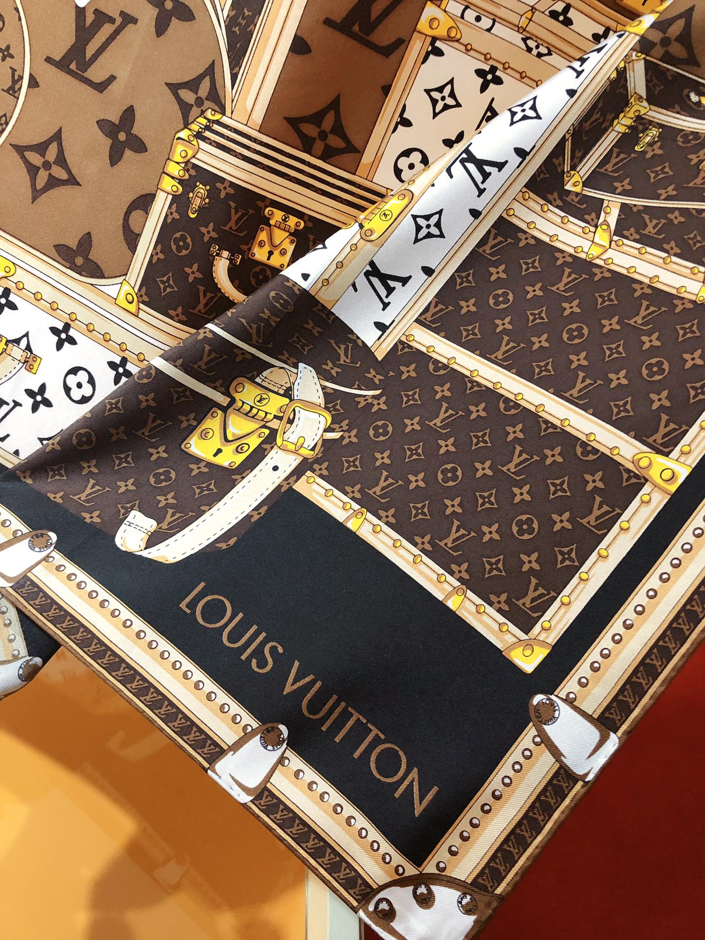 Modern Chic Meets Versatility: Soft Silk Scarf for Seasonless Fashion