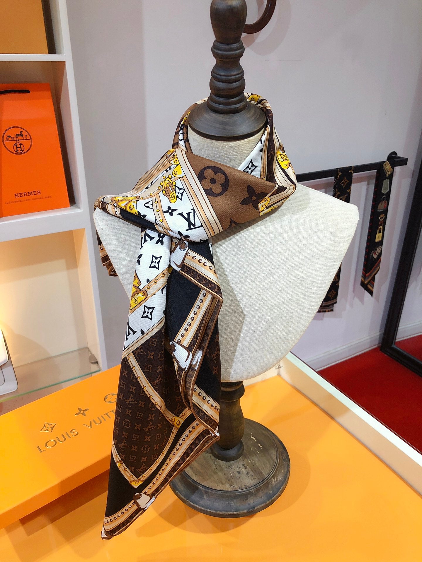 Modern Chic Meets Versatility: Soft Silk Scarf for Seasonless Fashion