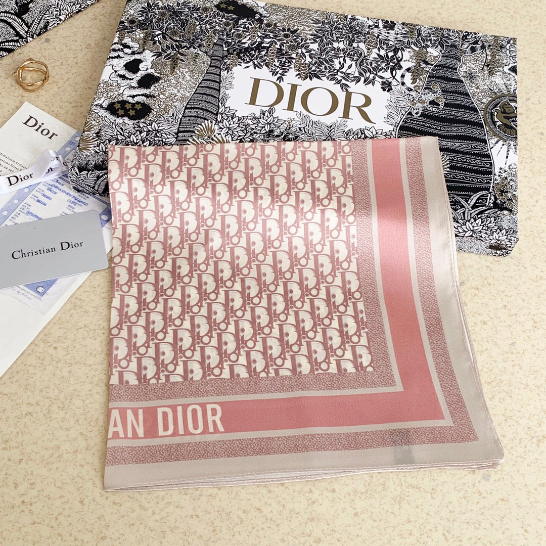 Mix & Match Magic: (Versatile) Silk Scarves for Daily Chic