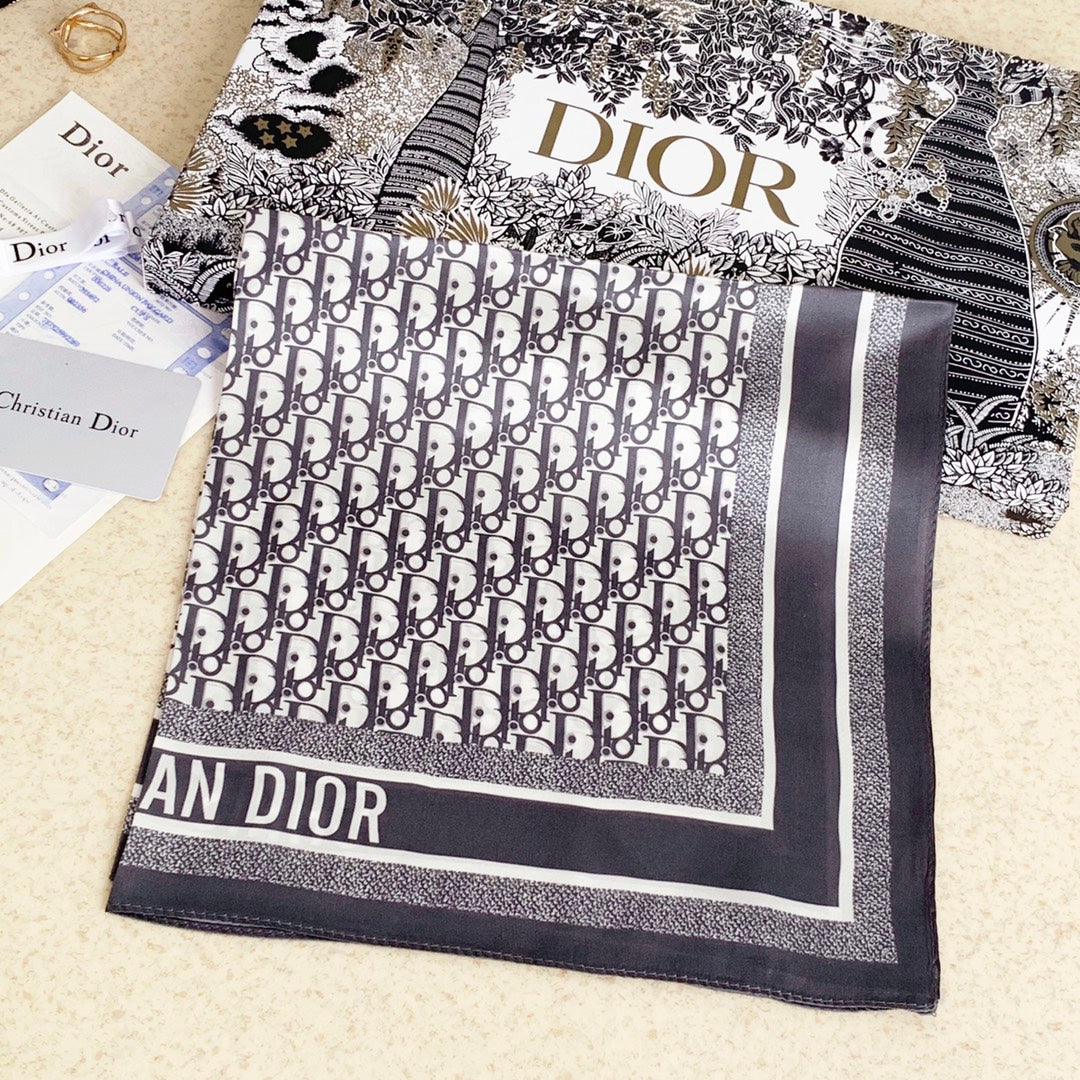 Mix & Match Magic: (Versatile) Silk Scarves for Daily Chic