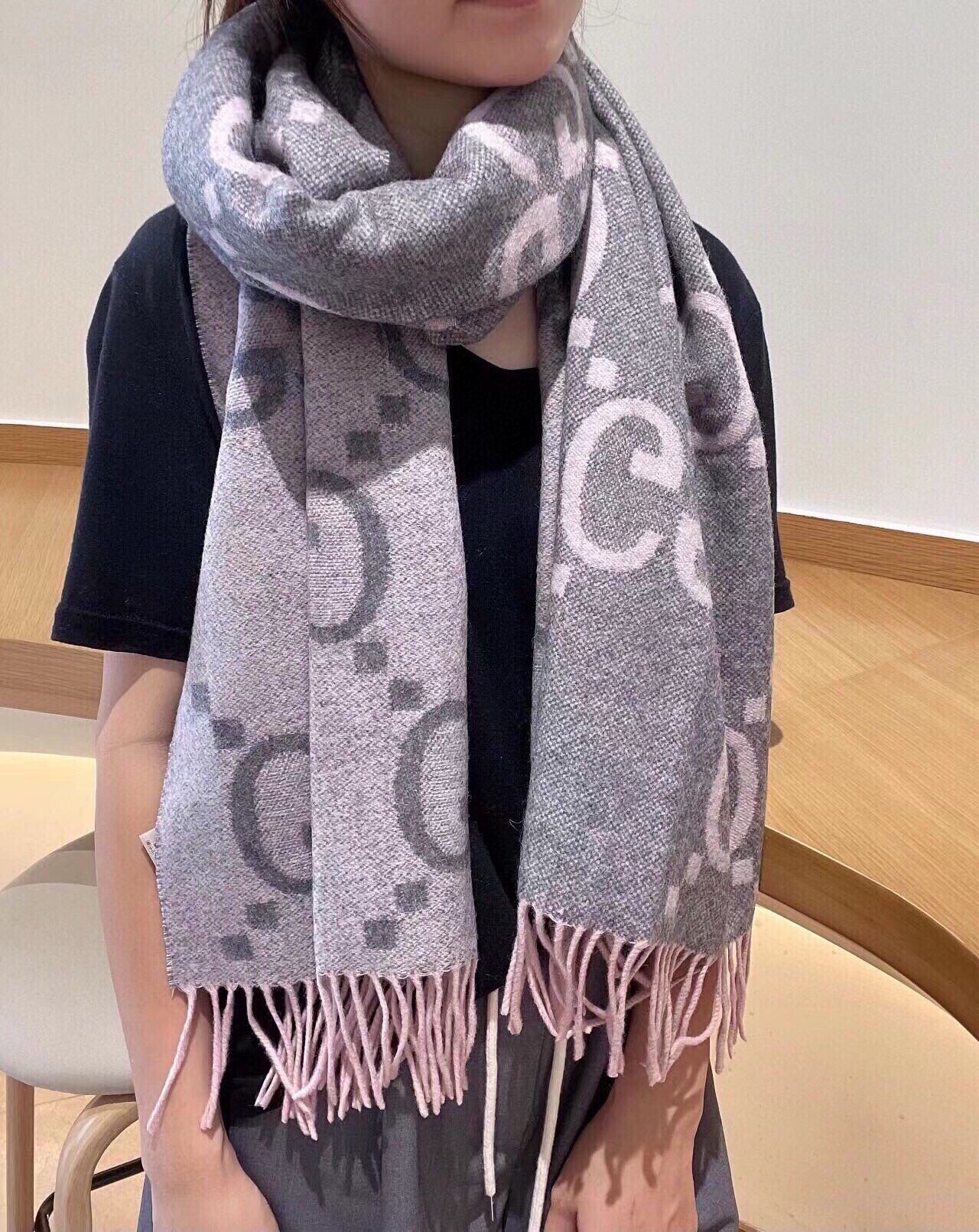Neutral Tone Cashmere Scarf – Versatile Accessory for Daily Outfits & Special Occasions