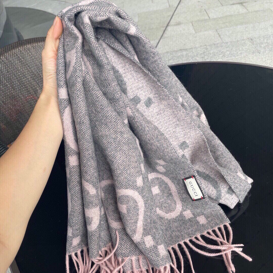 Neutral Tone Cashmere Scarf – Versatile Accessory for Daily Outfits & Special Occasions